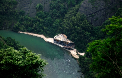 天门山“山之港”临江餐厅